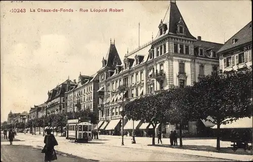 Ak La Chaux de Fonds Kt. Neuenburg Schweiz, Rue Leopold Robert, tramway