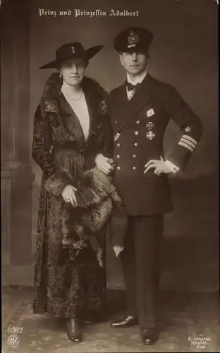 Ak Prinz Adalbert von Preussen, Adelheid von Sachsen Meiningen, Portrait, Uniform, Fuchsstola