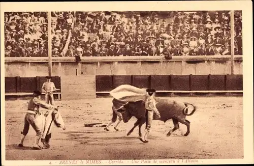 Ak Stierkampf, Arenes de Nimes, Corrida, Une Passe de manteau a l'Alimon