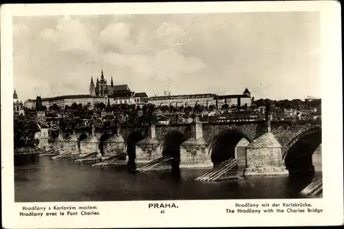 Ak Praha Prag Tschechien, Hradcany s Karlovym mostem, Prager Burg mit Karlsbrücke, Hradschin