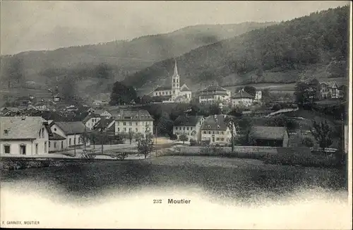 Ak Moutier Kanton Jura, Blick auf den Ort, Kirche