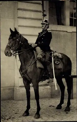 Foto Ak Zürich Stadt Schweiz, Schweizer Soldat in Uniform, Pferd, Kav. Rekrutenschule