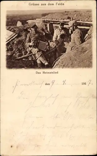 Ak Grüße aus dem Felde, Das Heimatslied, deutsche Soldaten im Schützengraben, Akkordeon