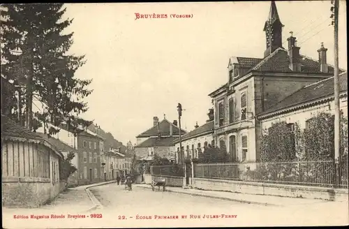 Ak Bruyeres Lothringen Vosges, Ecole Primaire et Rue Jules Ferry