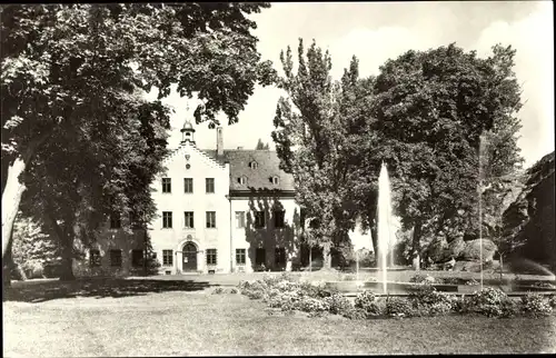 Ak Falkenstein im Vogtland, Schloss, jetzt Heimatmuseum und Sparkasse