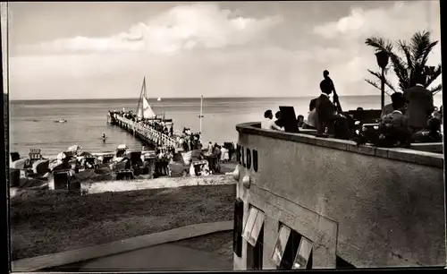 Ak Ostseebad Timmendorfer Strand, Blick zur Landungsbrücke