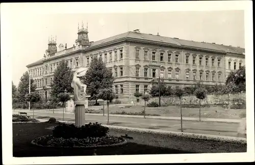 Ak Jičín Jitschin Region Königgrätz, Schule, Mestanske skoly