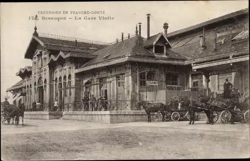 Ak Besançon les Bains Doubs, La Gare Viotte, caleches