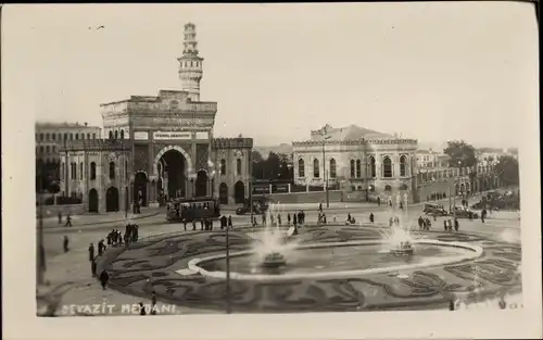 Foto Ak Konstantinopel Istanbul Türkei, Beyazit Square, Beyazıt Meydanı, Straßenbahn