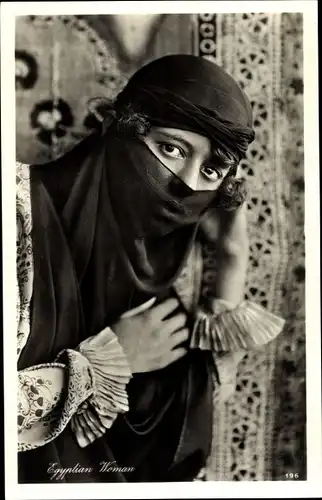 Ak Egyptian Woman, Frau in ägyptischer Tracht