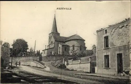 Ak Auzéville Meuse, Stadtpartie mit Kirche