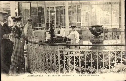 Ak Contrexéville Vosges, La mise en bouteilles a la Source du Pavillon, Trinkbrunnen
