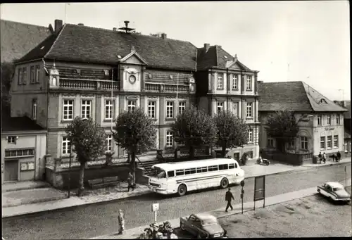 Ak Kröpelin in Mecklenburg, Rathaus und Hotel Lindenhof, Autobus