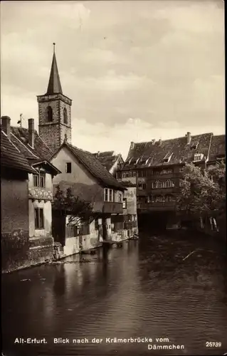 Ak Erfurt in Thüringen, Altstadt, Blick nach der Krämerbrücke vom Dämmchen