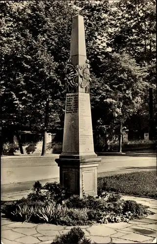 Ak Berggießhübel in Sachsen, Kursächsische Distanzsäule Berggießhübel, Postmeilensäule