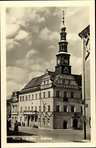 Ak Pirna an der Elbe, Rathaus, Straßenpartie