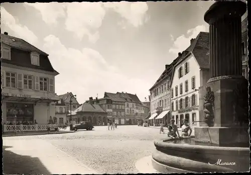 Ak Haguenau Hagenau im Elsass Bas Rhin, Place d'Armes et Vieux Puits