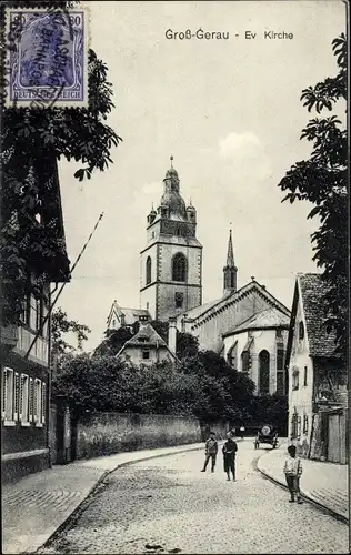 Ak Groß Gerau in Hessen, Kinder an der evangelischen Kirche, Straßenansicht