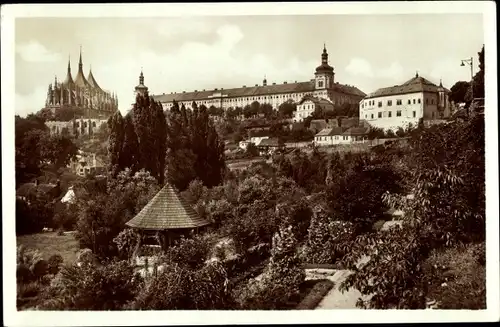Ak Kutná Hora Kuttenberg Mittelböhmen, Blick auf das Schloss