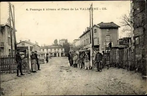 Ak La Valbonne Ain, Passage a niveau et Place