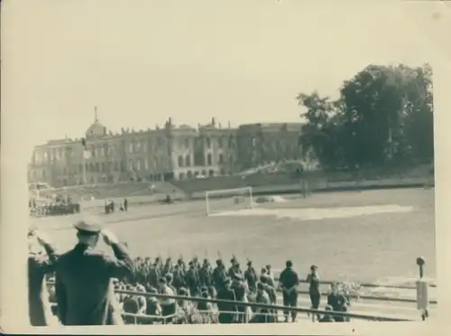 Foto Potsdam in Brandenburg, Blick zur Nikolaikirche und Stadtschloss, Militärparade