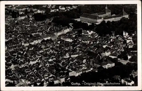 Ak Gotha in Thüringen, Fliegeraufnahme, Panoramablick auf die Stadt