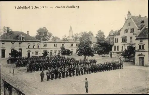 Ak Schmorkau Neukirch Sachsen, Paradeaufstellung im Schlosshof