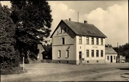 Ak Satow in Mecklenburg, Straßenpartie am Postamt