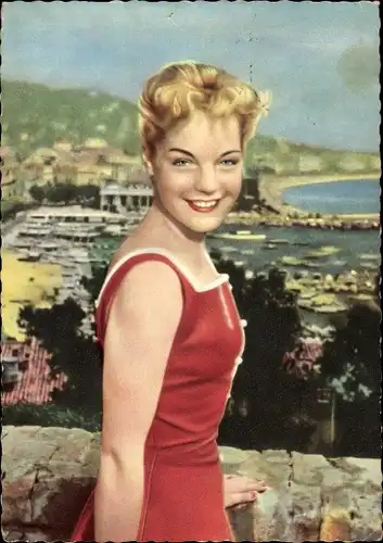 Ak Schauspielerin Romy Schneider, Portrait, Rotes Kleid