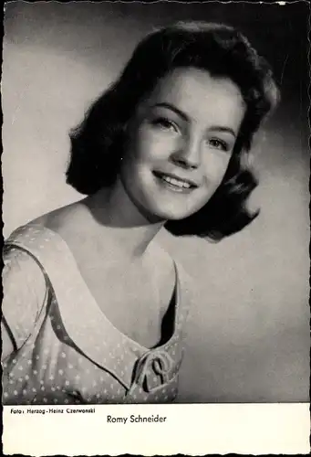 Ak Schauspielerin Romy Schneider, Portrait