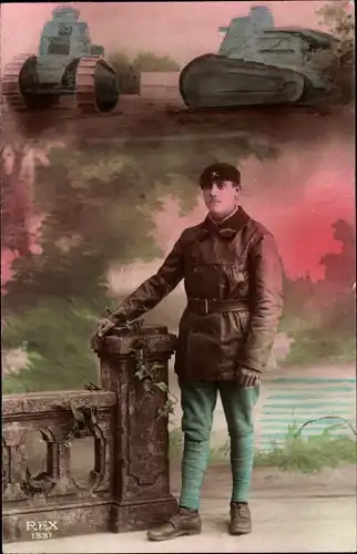 Ak Französischer Soldat in Uniform, Panzer