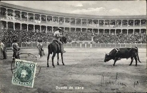 Ak Corrida de Toros, Suerte de vara, Stierkampf, Arena