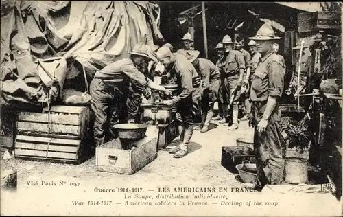 Ak Les Americaines en France, American Soldiers in France, Dealing of the Soup, 1914-17