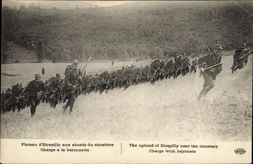 Ak Etrepilly Seine et Marne, Plateau d'Etrepilly aux abords du cimetiere, Charge a la baionnette