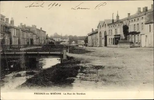 Ak Fresnes en Woëvre Meuse, La Rue de Verdun