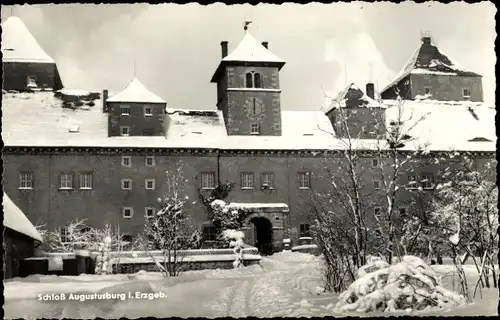 Ak Augustusburg im Erzgebirge,Schloss bei Schnee im Winter