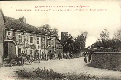 Ak Nompatelize Lothringen Vosges, Le Centre du Vullage, le Clocher de l'Eglise Incendiée, Soldats