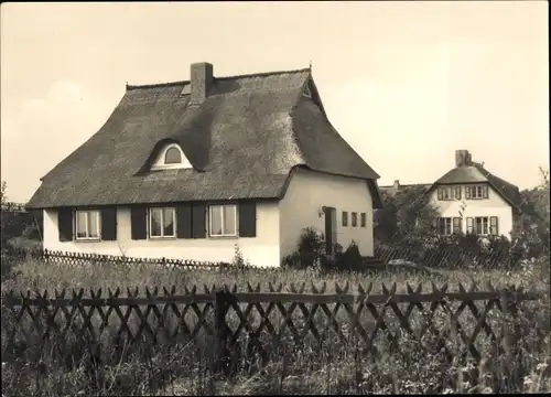 Ak Ostseebad Ahrenshoop Fischland, Rohrdachhäuser der Professoren R. u. S.