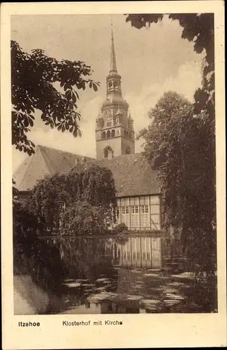 Ak Itzehoe in Holstein, Klosterhof mit Kirche