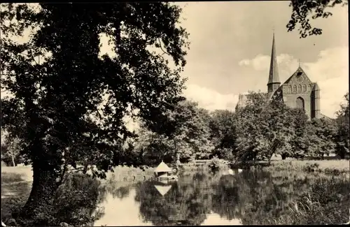 Ak Bad Doberan in Mecklenburg, Kirche, Schwanenteich