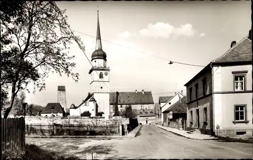 Ak Fladungen in der Rhön Unterfranken, Bahnhofstraße mit Kirche