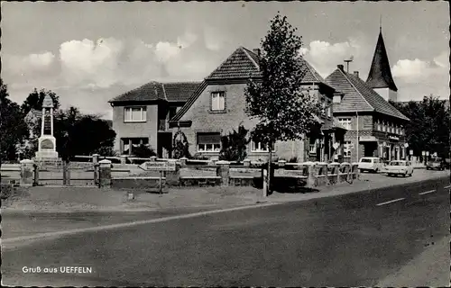 Ak Ueffeln Balkum Bramsche in Niedersachsen, Straßenpartie, Denkmal, Kirche