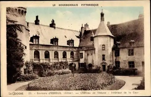 Ak Veauce Allier, Le Chateau, Interieur de la Cour