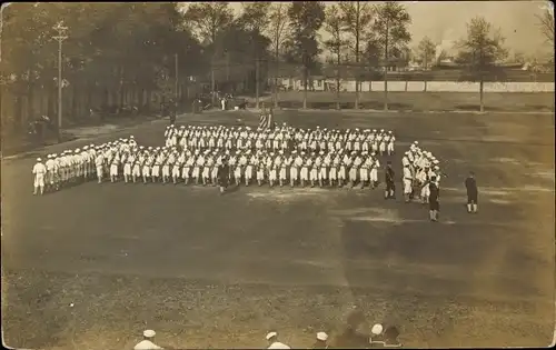 Foto Ak US Navy, amerikanische Seeleute in Uniform, Exerzierplatz, I. WK