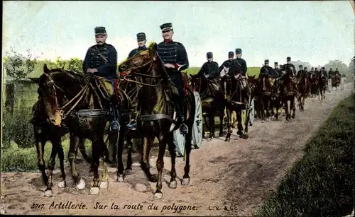 Ak Artillerie, Sur la route du polygone, französische Soldaten, I WK
