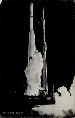 Ak Douglas Delta rocket at take off, Trägerrakete