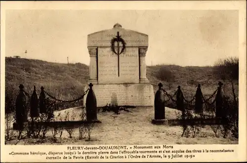 Ak Fleury devant Douaumont Meuse, Monument aux Morts