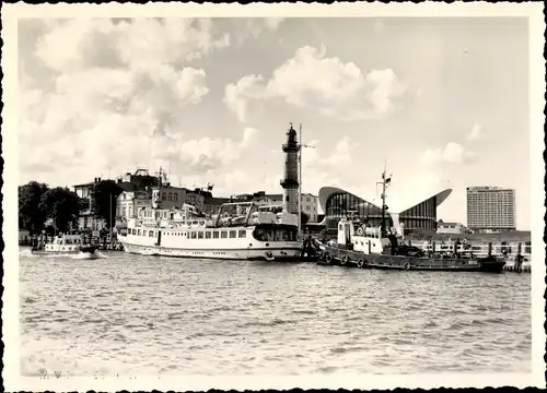 Ak Rostock Warnemünde, Hafenpartie mit Dampfer und Leuchtturm