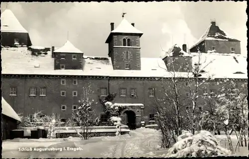 Ak Augustusburg im Erzgebirge, Schloss bei Schnee im Winter