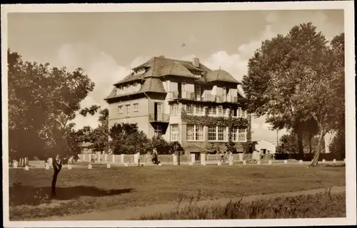 Ak Ostseebad Scharbeutz in Ostholstein, Haus im Ort